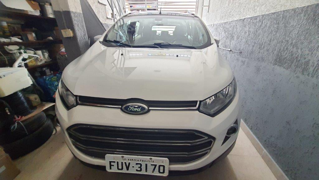 Ford Ecosport e Honda CG Titan